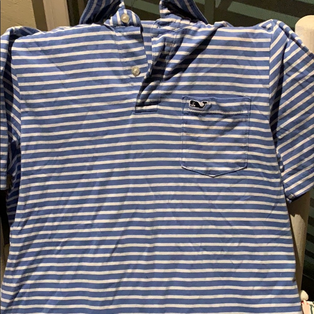 Medium collared Vineyard Vines boys shirt.